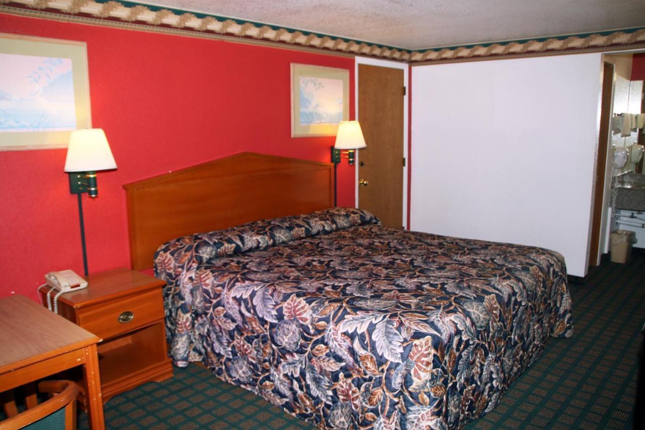 Lone Star Inn Llano Room photo