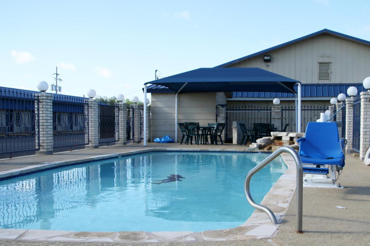 Lone Star Inn Llano Exterior photo